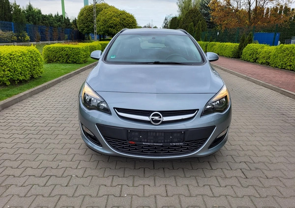 Opel Astra cena 32800 przebieg: 207000, rok produkcji 2014 z Żyrardów małe 232